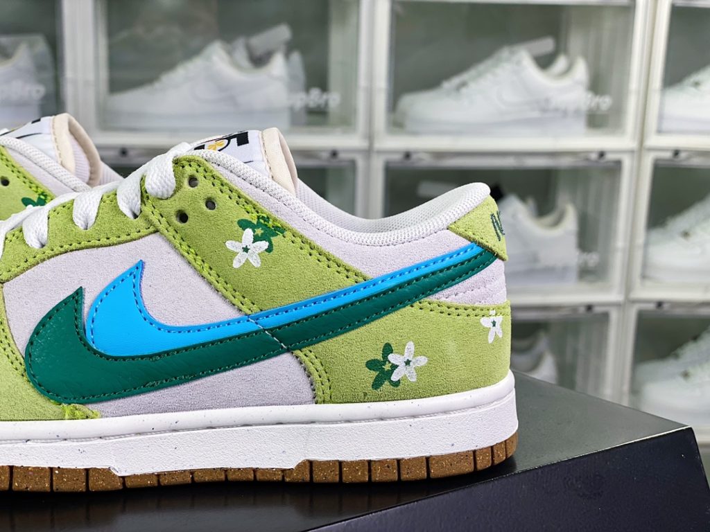 SB Dunk Low SE 