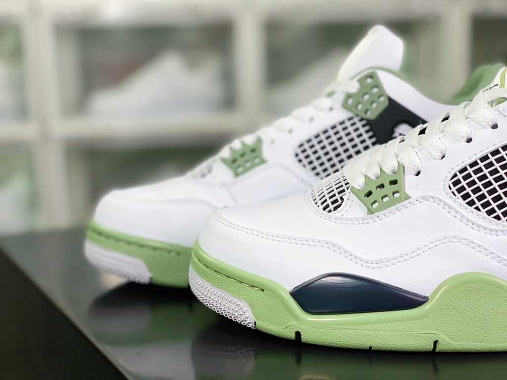 Wmns Air Jordan 4 Retro 