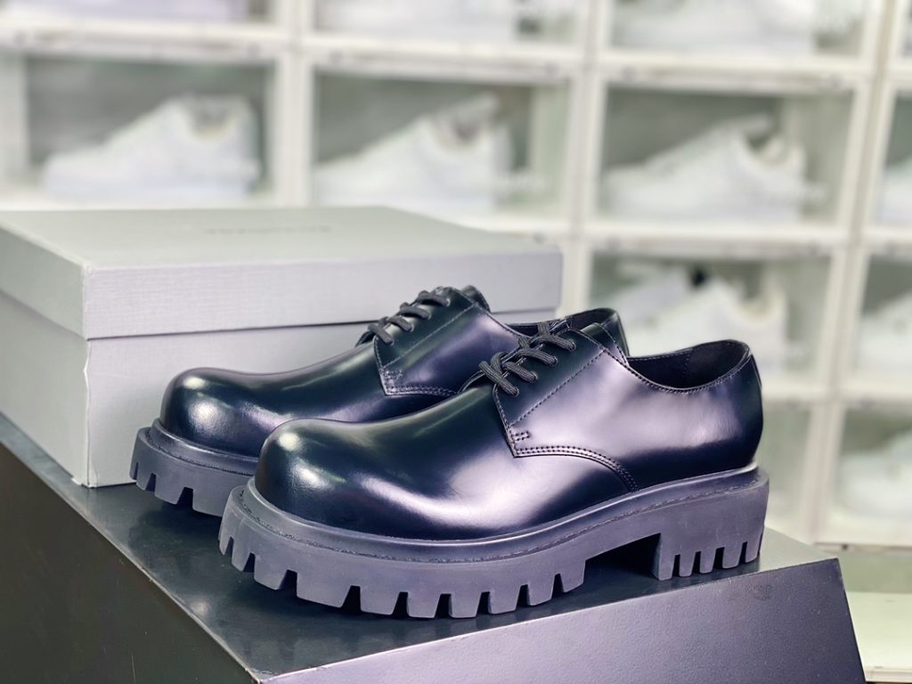 BALENCIAGA - World's hottest fashion trend shoes 10