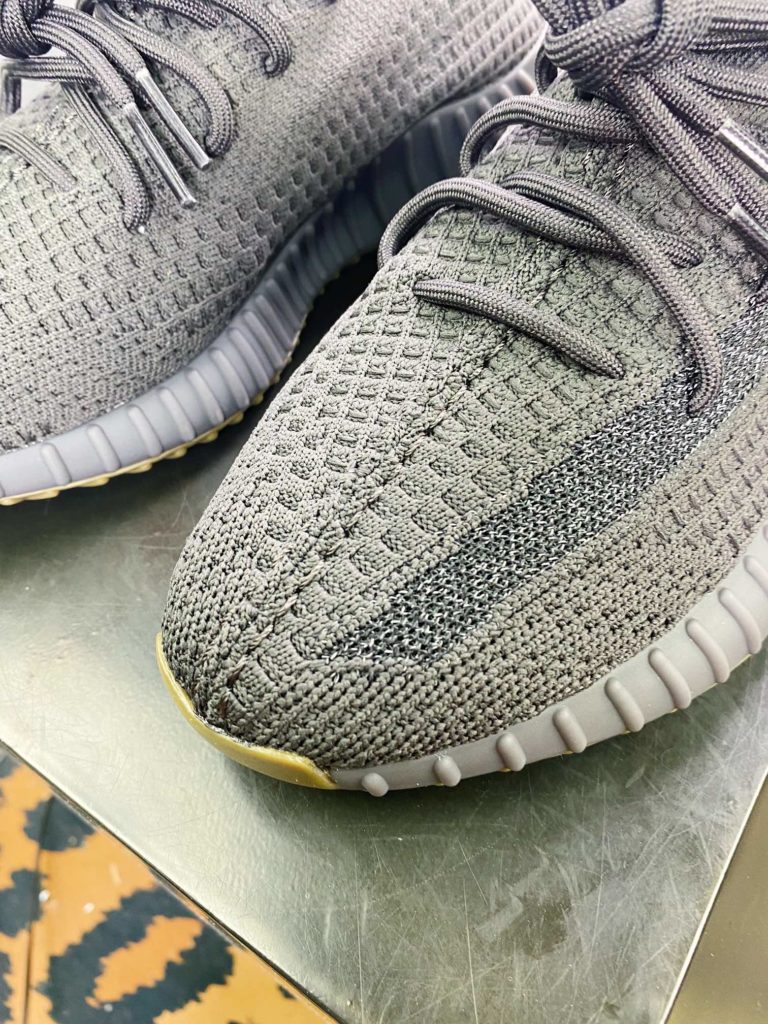 Kanye West x Yeezy Boost 350 V2 