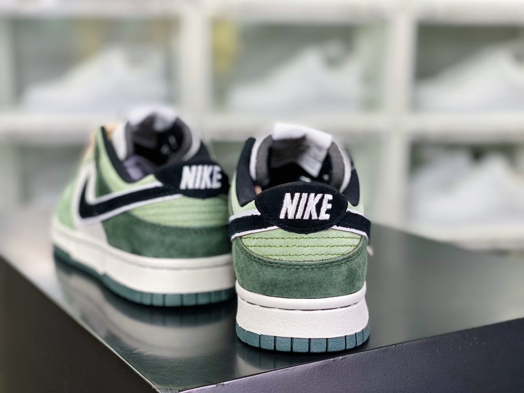 Ottomo Katsuhiro x [Nike] SB Dunk Low 