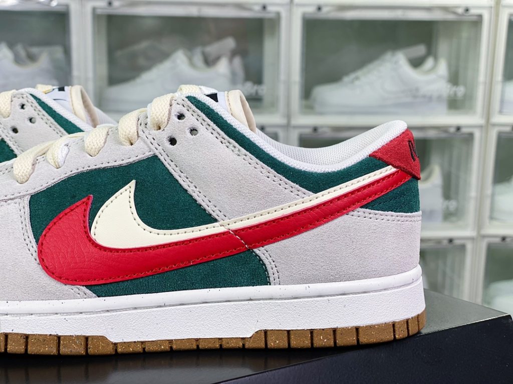 SB Dunk Low SE 