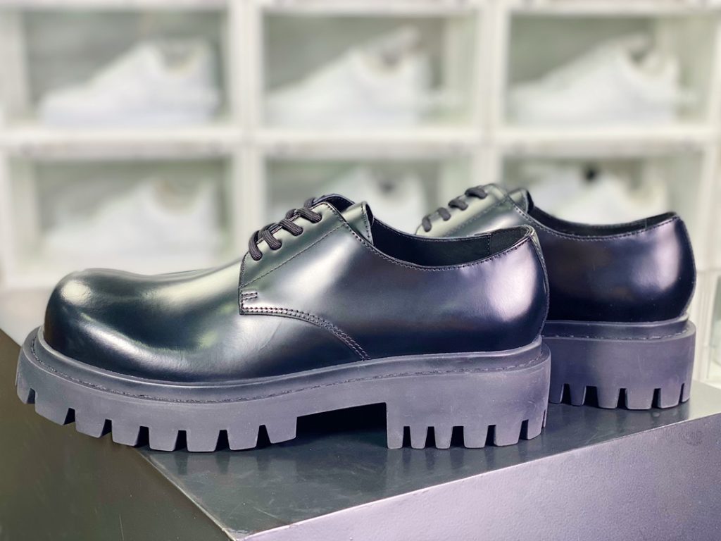 BALENCIAGA - World's hottest fashion trend shoes 10