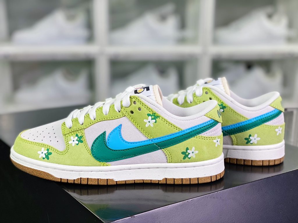 SB Dunk Low SE 