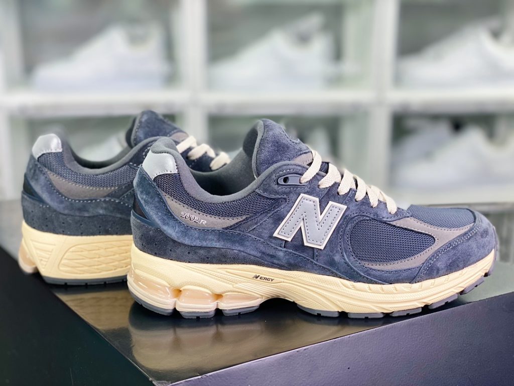 New Balance 2002R Gore Tex 