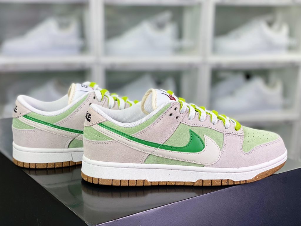 SB Dunk Low SE 