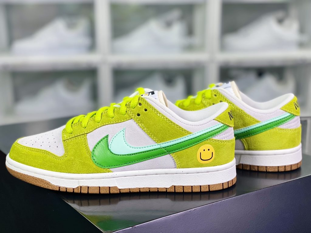 SB Dunk Low SE 