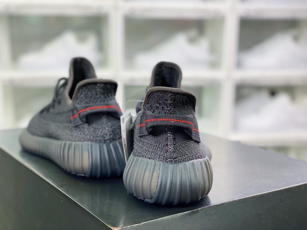 Kanye West x Yeezy Boost 350 V2 