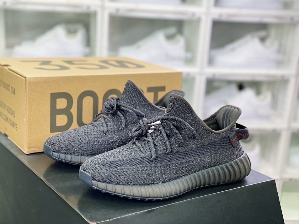 Kanye West x Yeezy Boost 350 V2 