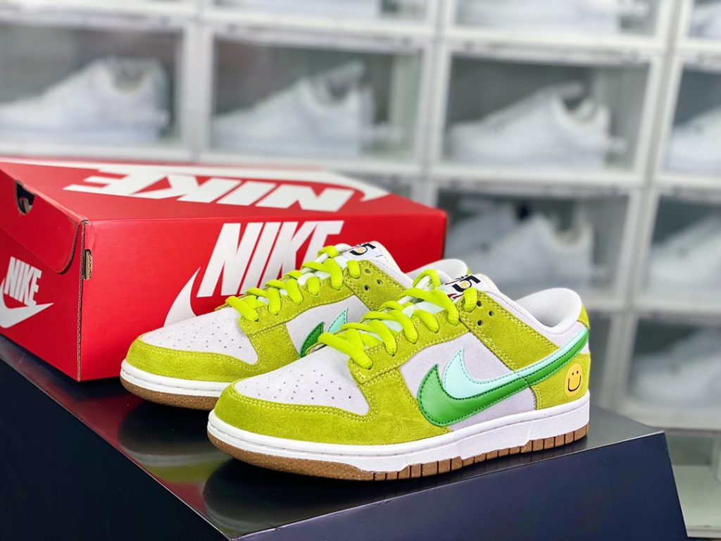 SB Dunk Low SE 