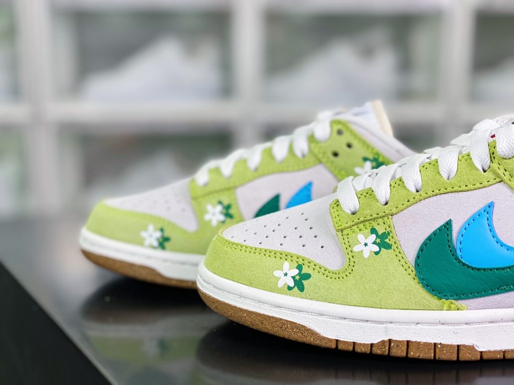 SB Dunk Low SE 