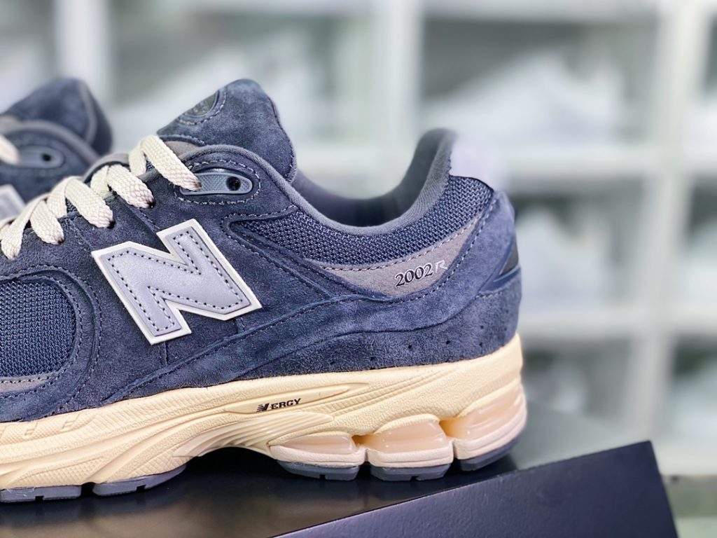 New Balance 2002R Gore Tex 