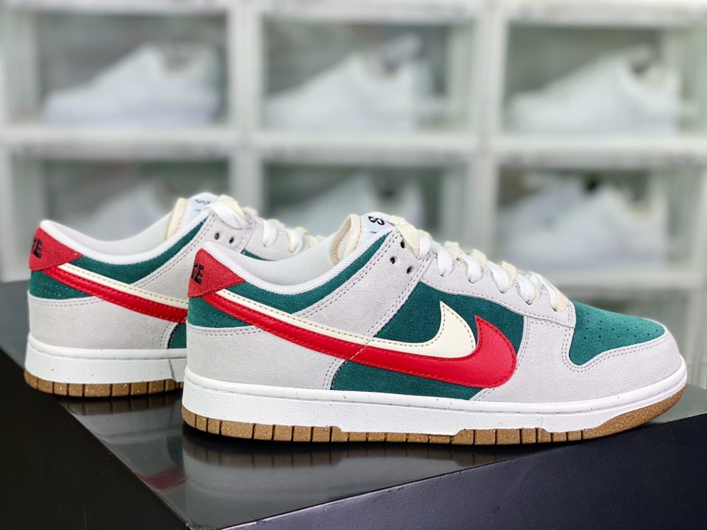 SB Dunk Low SE 