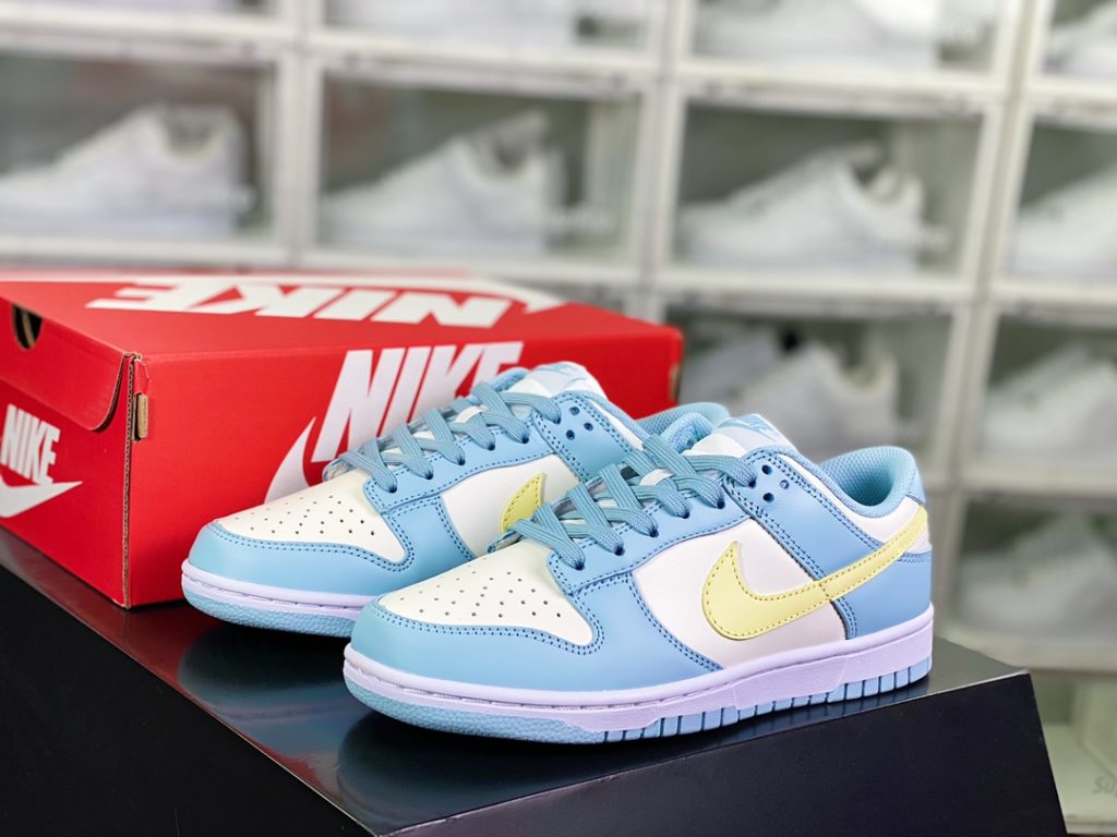 Wmns SB Dunk Low 