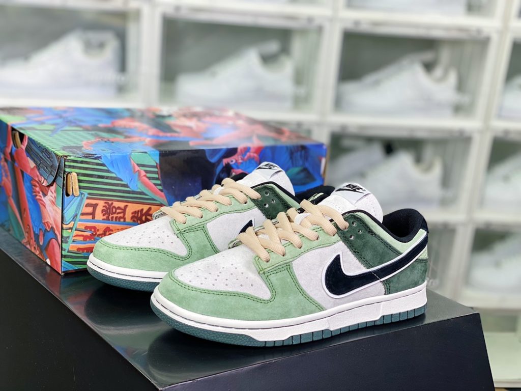 Ottomo Katsuhiro x [Nike] SB Dunk Low 