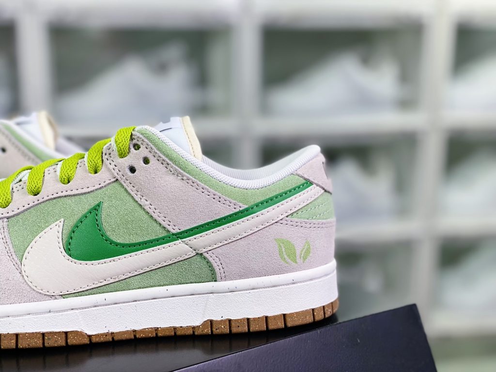 SB Dunk Low SE 