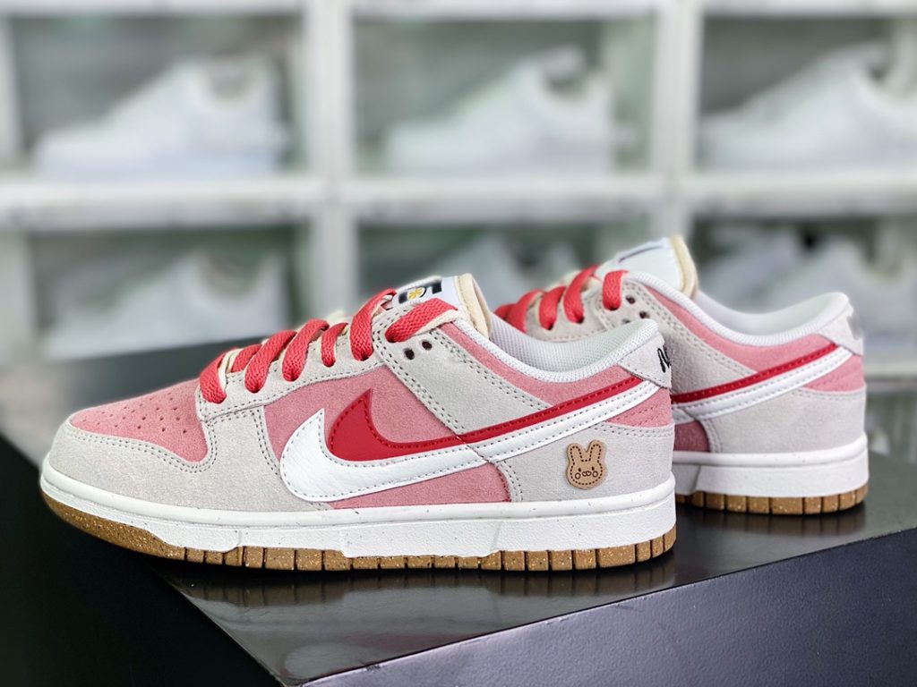 SB Dunk Low SE 