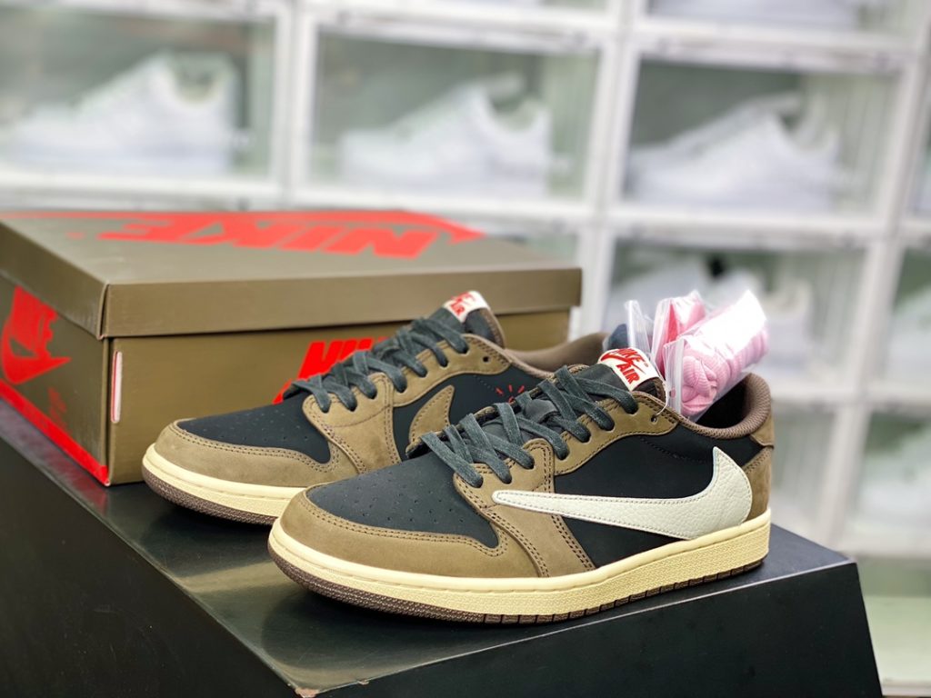 Ragment design x Travis Scott x Air Jordan 1 High OG SP 