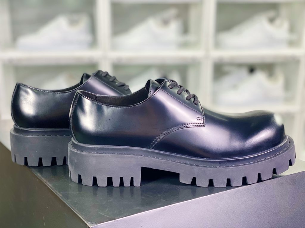 BALENCIAGA - World's hottest fashion trend shoes 10