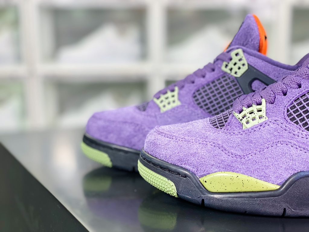 Wmns Air Jordan 4 Retro 