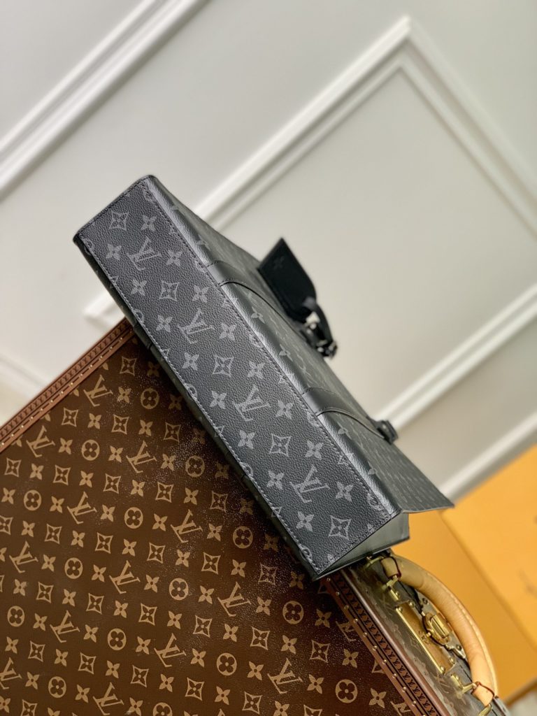 The Sac Plat handbag is made with Monogram Eclipse coated canvas to create a slim silhouette with wide lace for a trendy look in business settings. Padded interior with pockets and D-rings for easy attachment of removable shoulder straps. 36.5 x 38.0 x 9.0 cm (L x H x W)