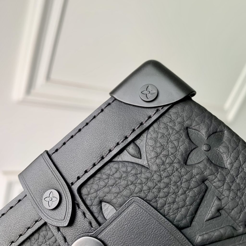 The Black Embossed Vertical Trunk Mini Handbag demonstrates Louis Vuitton's box making heritage and modern concept. Taurilon leather is embossed with a classic Monogram graphic, a magnetic snap flap for secure storage, and a detachable and adjustable shoulder strap facilitates shoulder and back. size：10.7x17.5x6.8cm