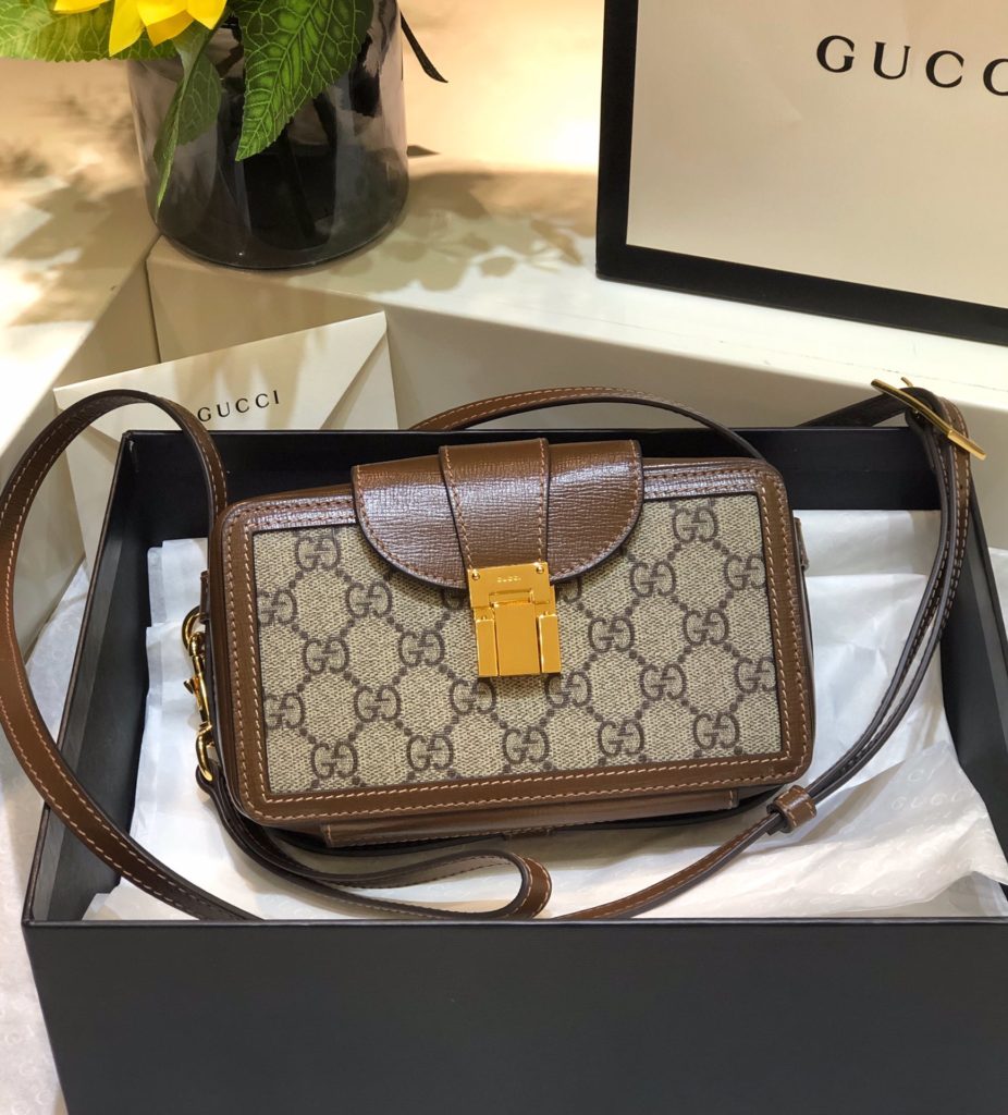 Original factory leather box bag 🔥 # ▫️ Model: 614368 ▫️ Size: 18 * 10.5 * 6.5cm Hu Yitian GUCCI ┊ Design Exquisite Retro Interior Capacity Super Large! Original Italian leather with G pattern leather! Decorative logo engraved metal buckle. A must-have item for fashionistas, just start with a very retro look