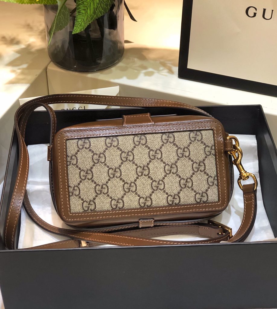 Original factory leather box bag 🔥 # ▫️ Model: 614368 ▫️ Size: 18 * 10.5 * 6.5cm Hu Yitian GUCCI ┊ Design Exquisite Retro Interior Capacity Super Large! Original Italian leather with G pattern leather! Decorative logo engraved metal buckle. A must-have item for fashionistas, just start with a very retro look