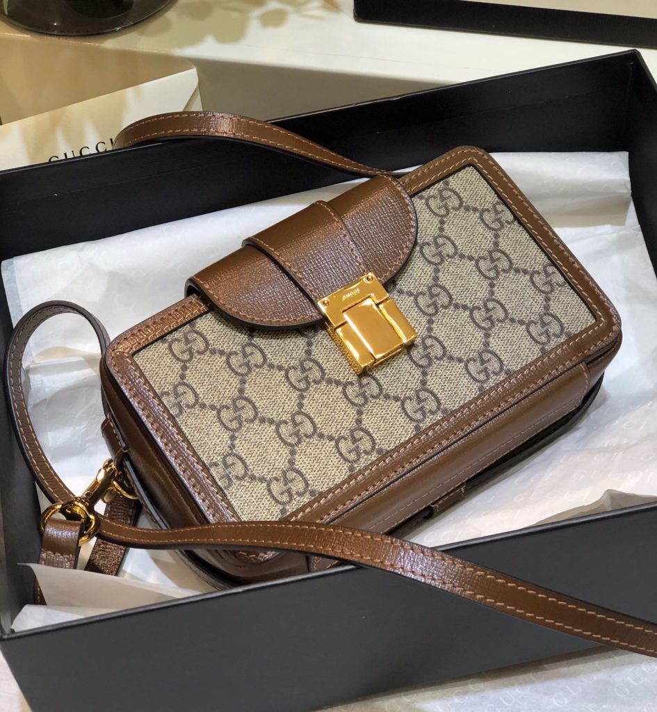 Original factory leather box bag 🔥 # ▫️ Model: 614368 ▫️ Size: 18 * 10.5 * 6.5cm Hu Yitian GUCCI ┊ Design Exquisite Retro Interior Capacity Super Large! Original Italian leather with G pattern leather! Decorative logo engraved metal buckle. A must-have item for fashionistas, just start with a very retro look