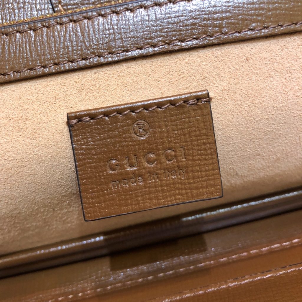 Original factory leather box bag 🔥 # ▫️ Model: 614368 ▫️ Size: 18 * 10.5 * 6.5cm Hu Yitian GUCCI ┊ Design Exquisite Retro Interior Capacity Super Large! Original Italian leather with G pattern leather! Decorative logo engraved metal buckle. A must-have item for fashionistas, just start with a very retro look