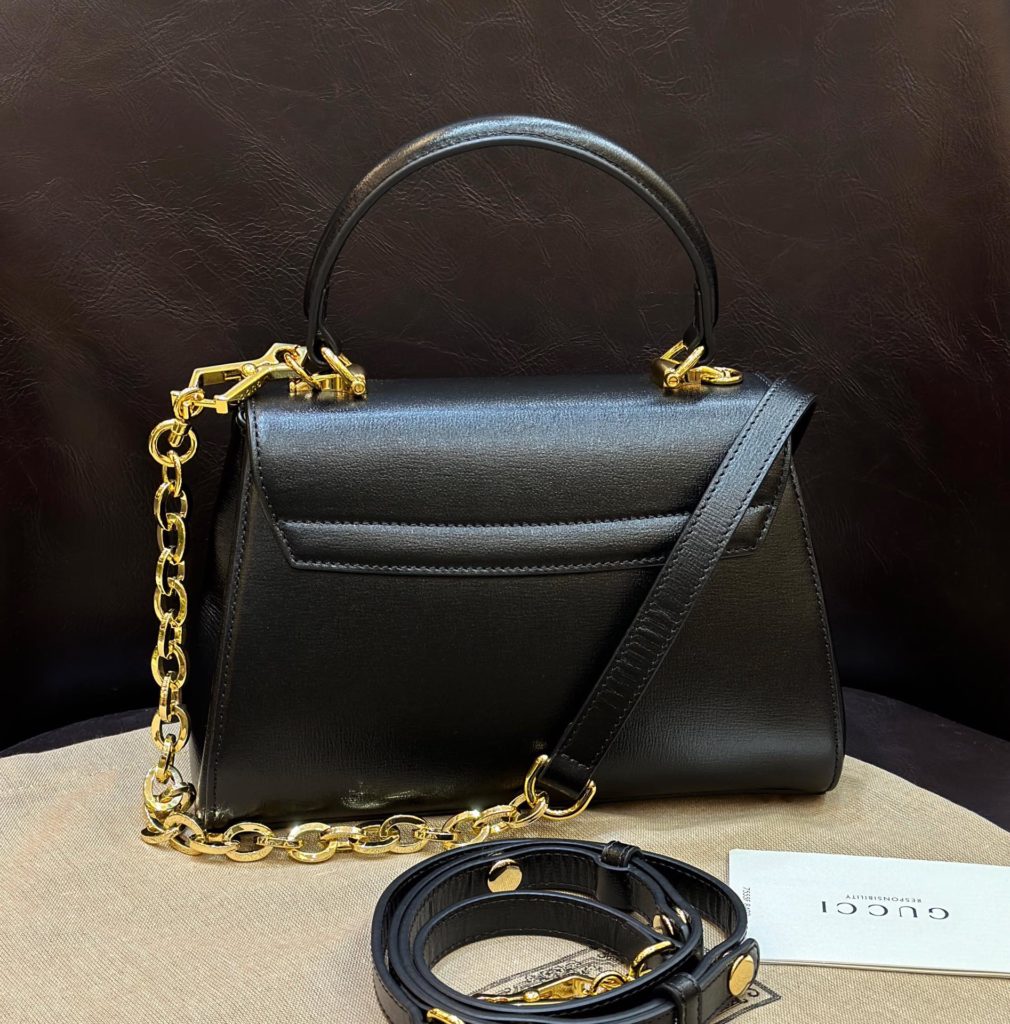 𝗛 𝗼 𝗿 𝘀 𝗲 𝗯 𝗶 𝘁 1955 Handbag 🔥 # ▫️ Model: 703848 ▫️ Size: 22 * 16 * 10.5cm Horse Title Buckle Family | New Handpicked Money ‼️ Full package original cowhide texture is unmatched. Fashionable and atmospheric, with a very large design capacity 🈵 With two different styles of shoulder straps, this design has no shortcomings, and the perfect replica is very refined overall! Very expensive! Dish her absolute yyds 😘