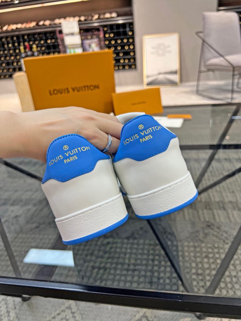 🎭 Brand: LOUIS VUITTON 🎭 Color: Original color matching 🎭 Yards: 38-44 standard 🎭 Price: 480 🎭 Material: Louis Vuitton ® New casual shoes! Original quality 🔜 Lapang process 👋 Imported cow leather upper ➕ Breathable mesh lining 💫 Stylish, simple and generous design 👣 Original LV outsole