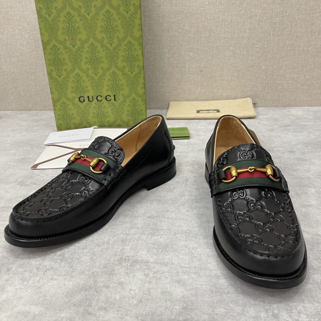 💋💍 GUCCI Ancient~Chixin Men's Horse Titles Buckle Lefu Shoes Leather Shoes This Lefu shoe has always been a classic piece of Gucc *'s various series, constantly adding subtle new ideas to classic design, and continuously reproducing the collection of classic elements. The series aims to break through the constraints of the inherent rules of the fashion world, conveying the design concept that a piece should not only be popular for one season, but that it will continue to evolve over time. This shoe features imported cow leather/beaded open edge leather/embossed cow leather/GG canvas leather for a new interpretation, embellished with classic details. Red and green striped webbing and palladium toned horse clasps symbolize the equestrian world, celebrating the brand's equestrian roots with low-key details. The inner lining is dyed with cow leather to create an original leather outsole for comfort and strong experience. The pursuit of high-quality shoes looks like they are packaged in the original box. Standard leather shoes are available in sizes of 39~44 # (38.45.46 🉑 : Customized)