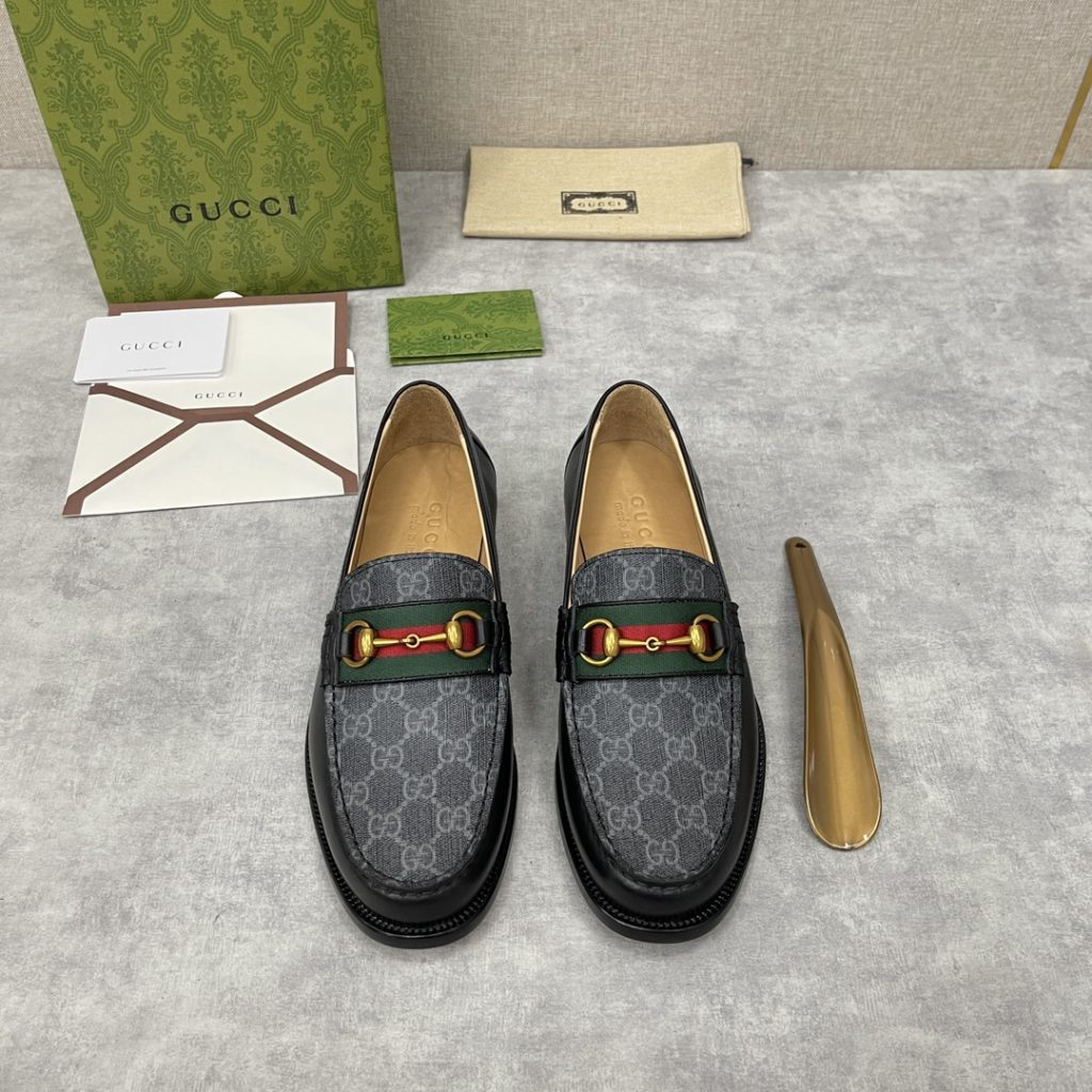 💋💍 GUCCI Ancient~Chixin Men's Horse Titles Buckle Lefu Shoes Leather Shoes This Lefu shoe has always been a classic piece of Gucc *'s various series, constantly adding subtle new ideas to classic design, and continuously reproducing the collection of classic elements. The series aims to break through the constraints of the inherent rules of the fashion world, conveying the design concept that a piece should not only be popular for one season, but that it will continue to evolve over time. This shoe features imported cow leather/beaded open edge leather/embossed cow leather/GG canvas leather for a new interpretation, embellished with classic details. Red and green striped webbing and palladium toned horse clasps symbolize the equestrian world, celebrating the brand's equestrian roots with low-key details. The inner lining is dyed with cow leather to create an original leather outsole for comfort and strong experience. The pursuit of high-quality shoes looks like they are packaged in the original box. Standard leather shoes are available in sizes of 39~44 # (38.45.46 🉑 : Customized)