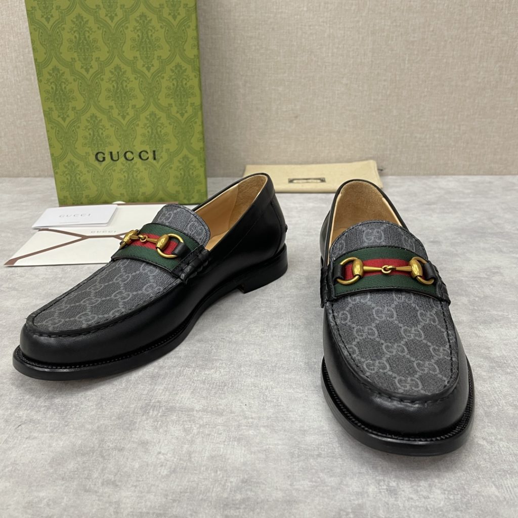 💋💍 GUCCI Ancient~Chixin Men's Horse Titles Buckle Lefu Shoes Leather Shoes This Lefu shoe has always been a classic piece of Gucc *'s various series, constantly adding subtle new ideas to classic design, and continuously reproducing the collection of classic elements. The series aims to break through the constraints of the inherent rules of the fashion world, conveying the design concept that a piece should not only be popular for one season, but that it will continue to evolve over time. This shoe features imported cow leather/beaded open edge leather/embossed cow leather/GG canvas leather for a new interpretation, embellished with classic details. Red and green striped webbing and palladium toned horse clasps symbolize the equestrian world, celebrating the brand's equestrian roots with low-key details. The inner lining is dyed with cow leather to create an original leather outsole for comfort and strong experience. The pursuit of high-quality shoes looks like they are packaged in the original box. Standard leather shoes are available in sizes of 39~44 # (38.45.46 🉑 : Customized)