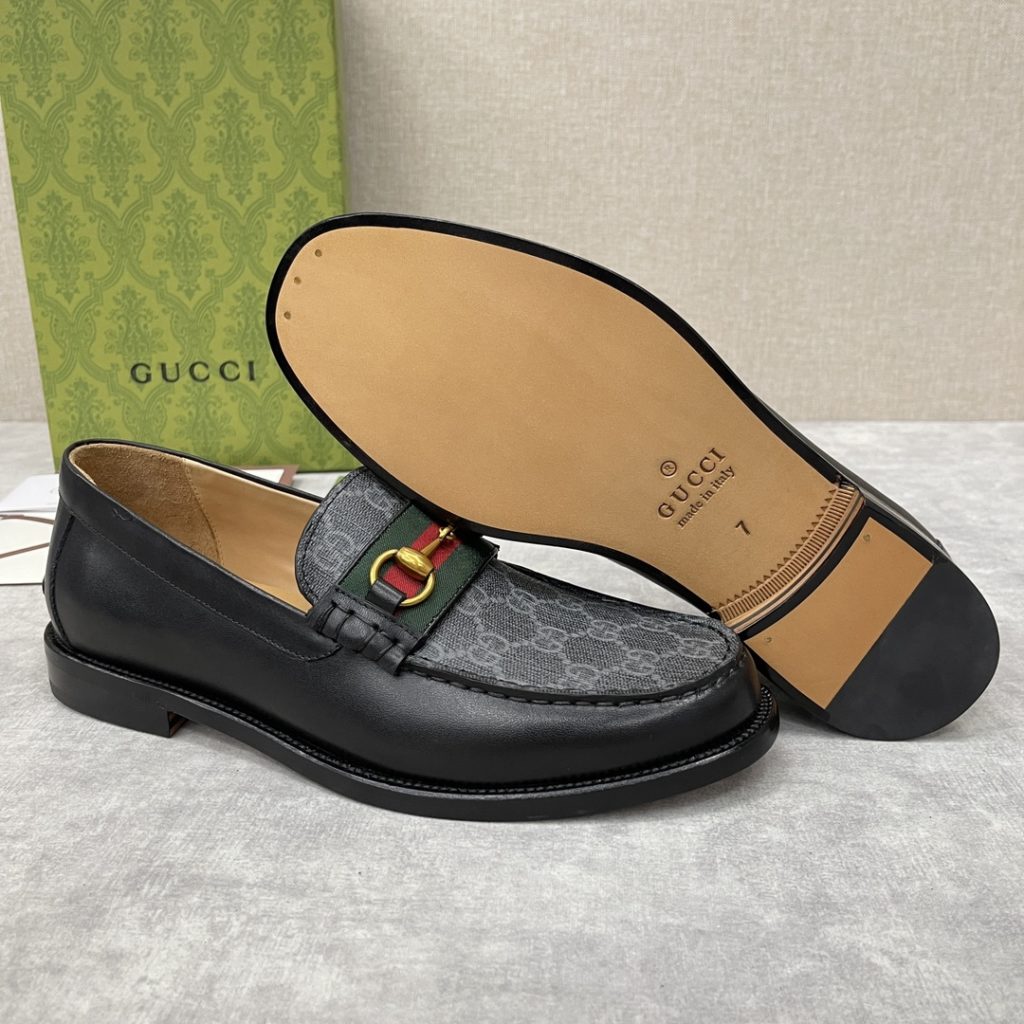 💋💍 GUCCI Ancient~Chixin Men's Horse Titles Buckle Lefu Shoes Leather Shoes This Lefu shoe has always been a classic piece of Gucc *'s various series, constantly adding subtle new ideas to classic design, and continuously reproducing the collection of classic elements. The series aims to break through the constraints of the inherent rules of the fashion world, conveying the design concept that a piece should not only be popular for one season, but that it will continue to evolve over time. This shoe features imported cow leather/beaded open edge leather/embossed cow leather/GG canvas leather for a new interpretation, embellished with classic details. Red and green striped webbing and palladium toned horse clasps symbolize the equestrian world, celebrating the brand's equestrian roots with low-key details. The inner lining is dyed with cow leather to create an original leather outsole for comfort and strong experience. The pursuit of high-quality shoes looks like they are packaged in the original box. Standard leather shoes are available in sizes of 39~44 # (38.45.46 🉑 : Customized)