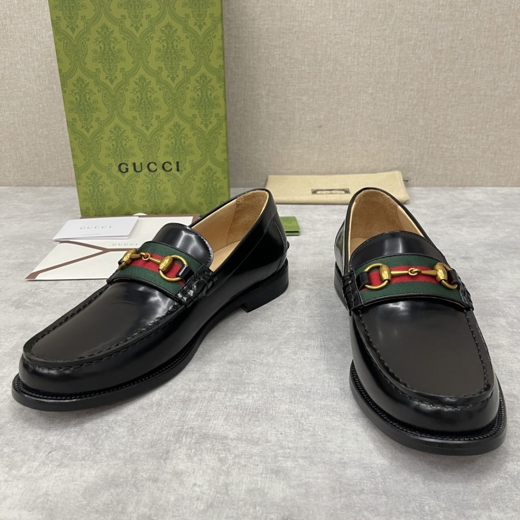 💋💍 GUCCI Ancient~Chixin Men's Horse Titles Buckle Lefu Shoes Leather Shoes This Lefu shoe has always been a classic piece of Gucc *'s various series, constantly adding subtle new ideas to classic design, and continuously reproducing the collection of classic elements. The series aims to break through the constraints of the inherent rules of the fashion world, conveying the design concept that a piece should not only be popular for one season, but that it will continue to evolve over time. This shoe features imported cow leather/beaded open edge leather/embossed cow leather/GG canvas leather for a new interpretation, embellished with classic details. Red and green striped webbing and palladium toned horse clasps symbolize the equestrian world, celebrating the brand's equestrian roots with low-key details. The inner lining is dyed with cow leather to create an original leather outsole for comfort and strong experience. The pursuit of high-quality shoes looks like they are packaged in the original box. Standard leather shoes are available in sizes of 39~44 # (38.45.46 🉑 : Customized)