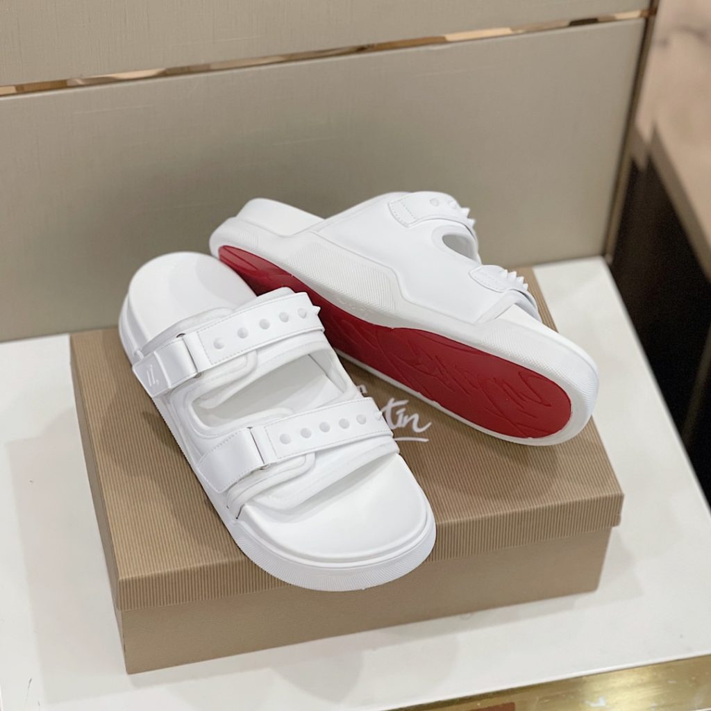 CL2023's latest model - the latest member of the men's thick sole rivet slipper nail family, is also a dazzling red sole shoe element. The embroidery on the cow leather upper is super heavy and has a texture. Original red outsole, Size: 38-45