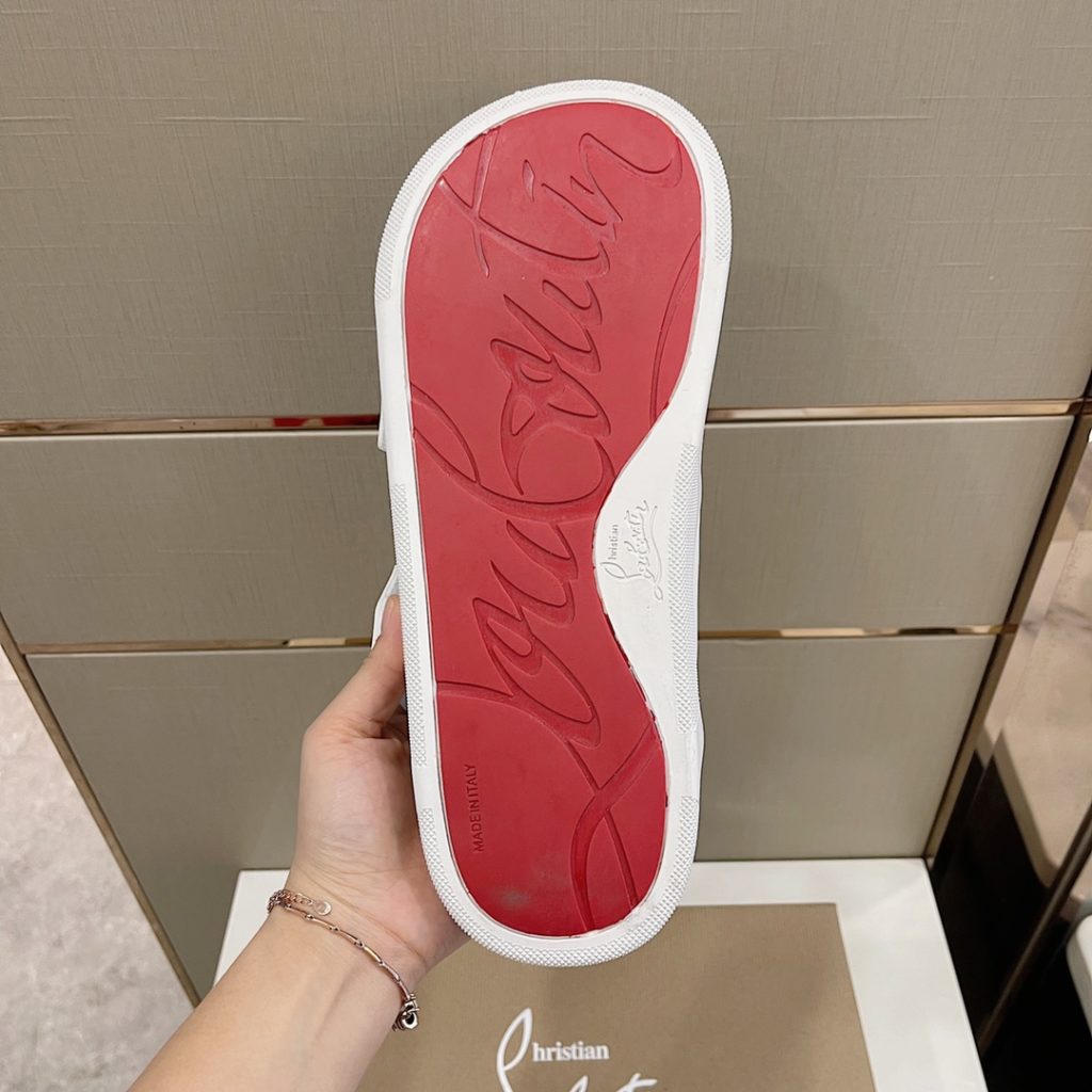 CL2023's latest model - the latest member of the men's thick sole rivet slipper nail family, is also a dazzling red sole shoe element. The embroidery on the cow leather upper is super heavy and has a texture. Original red outsole, Size: 38-45