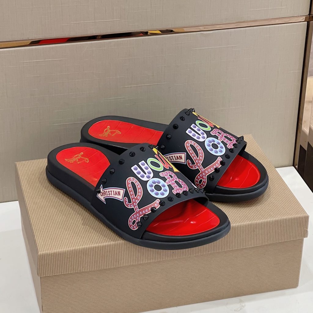 CL2023's latest model - the latest member of the men's thick sole rivet slipper nail family, is also a dazzling red sole shoe element. The embroidery on the cow leather upper is super heavy and has a texture. Original red outsole, Size: 38-45