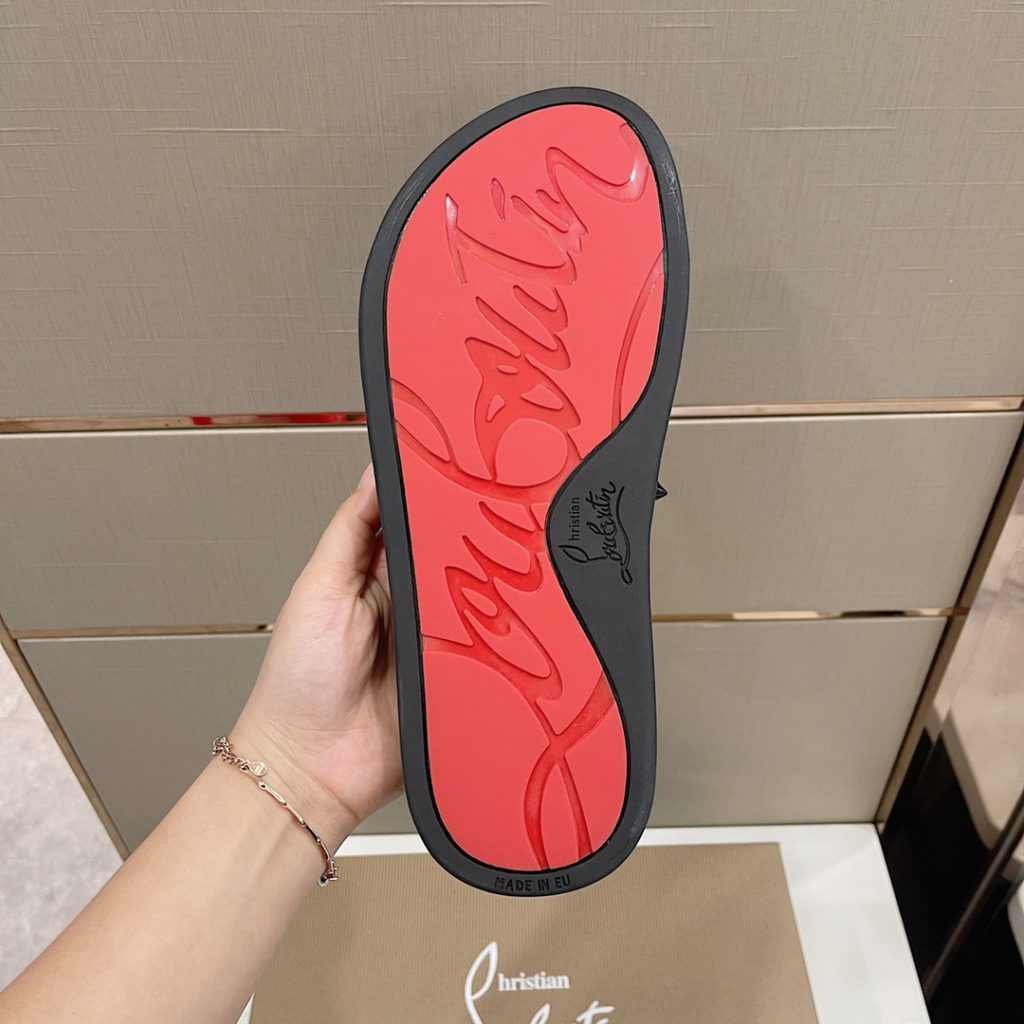 CL2023's latest model - the latest member of the men's thick sole rivet slipper nail family, is also a dazzling red sole shoe element. The embroidery on the cow leather upper is super heavy and has a texture. Original red outsole, Size: 38-45