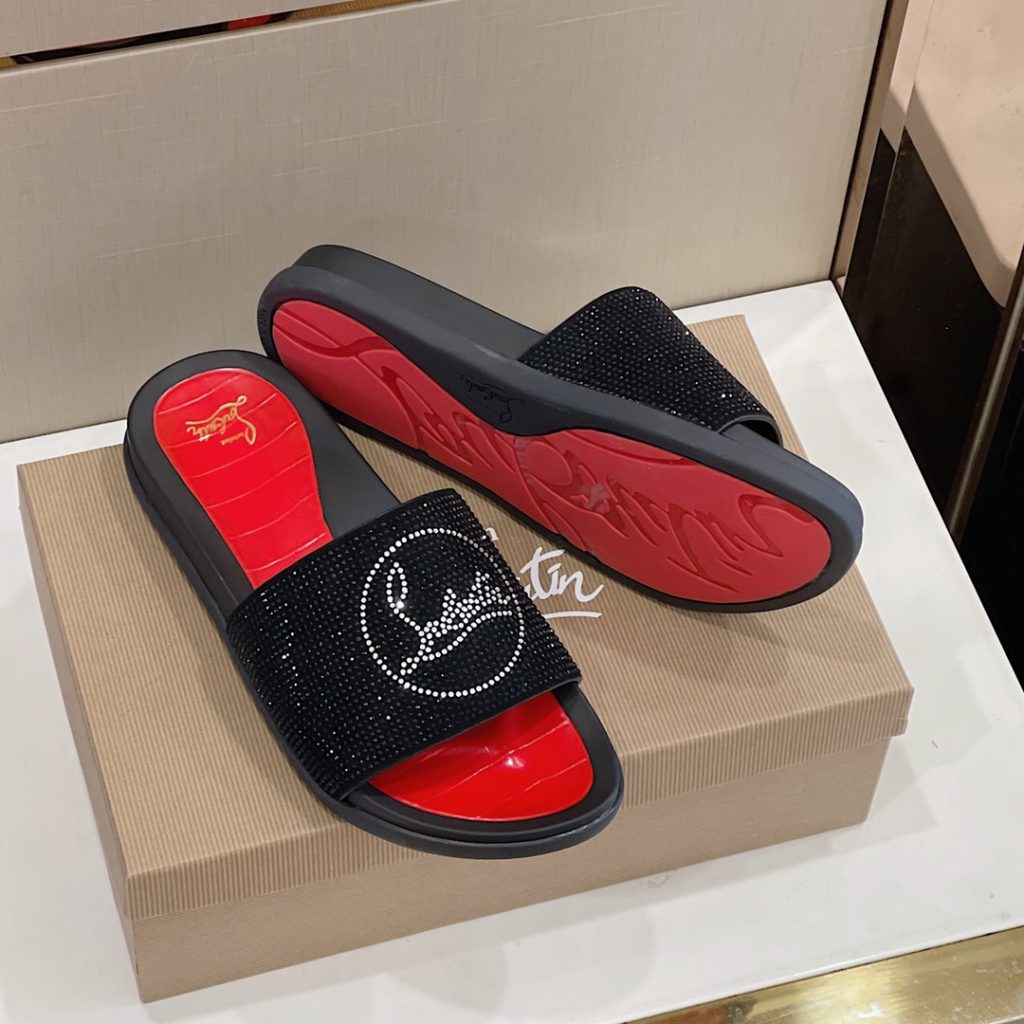 CL2023's latest model - the latest member of the men's thick sole rivet slipper nail family, is also a dazzling red sole shoe element. The embroidery on the cow leather upper is super heavy and has a texture. Original red outsole, Size: 38-45