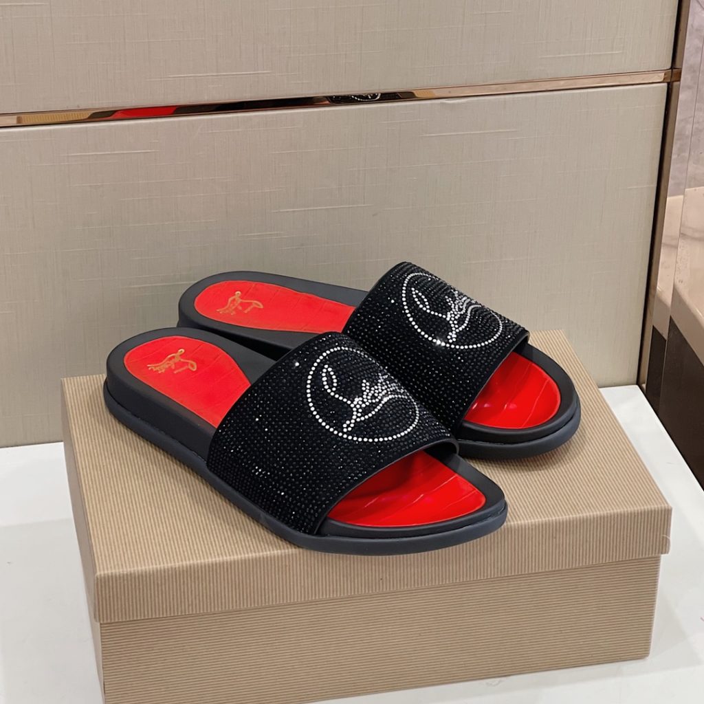 CL2023's latest model - the latest member of the men's thick sole rivet slipper nail family, is also a dazzling red sole shoe element. The embroidery on the cow leather upper is super heavy and has a texture. Original red outsole, Size: 38-45