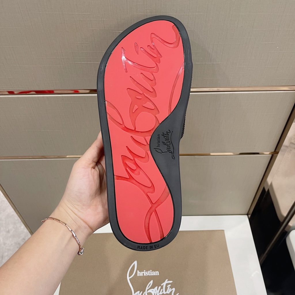 CL2023's latest model - the latest member of the men's thick sole rivet slipper nail family, is also a dazzling red sole shoe element. The embroidery on the cow leather upper is super heavy and has a texture. Original red outsole, Size: 38-45