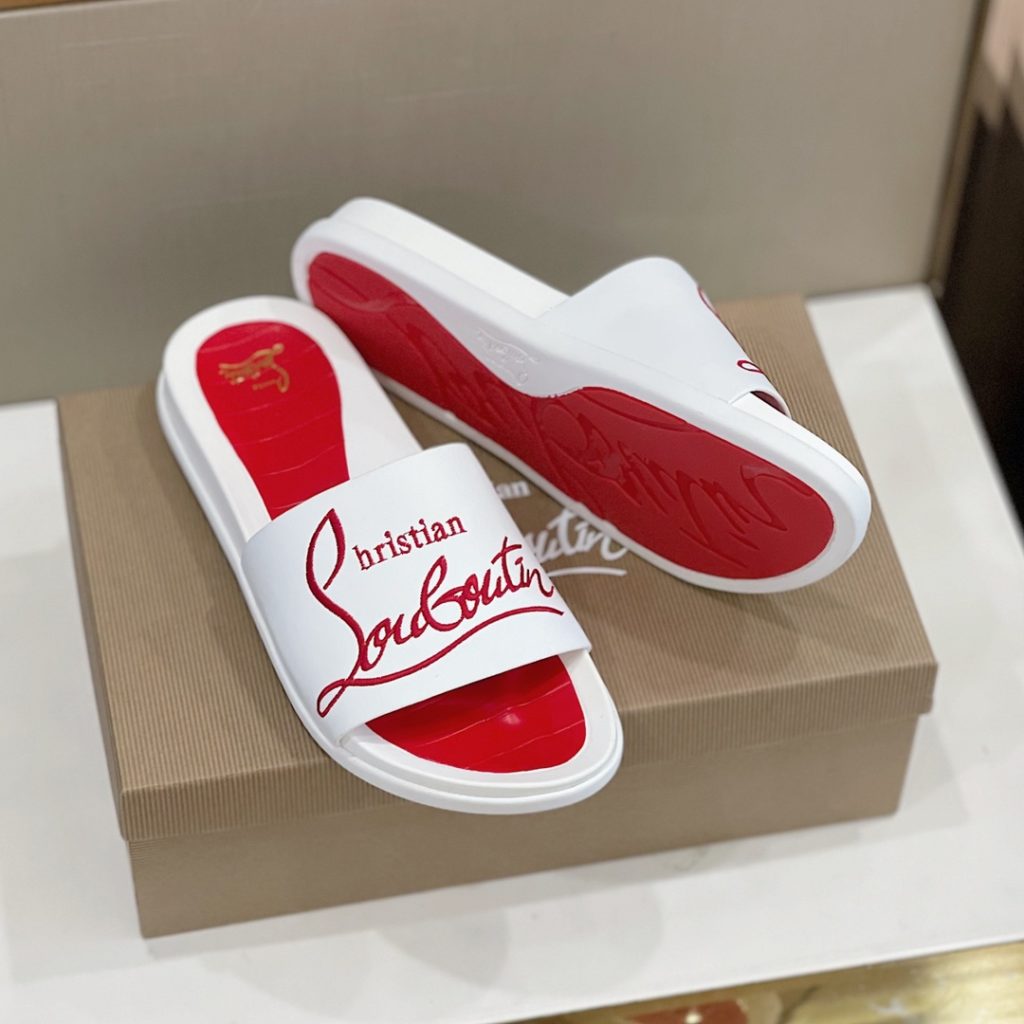 CL2023's latest model - the latest member of the men's thick sole rivet slipper nail family, is also a dazzling red sole shoe element. The embroidery on the cow leather upper is super heavy and has a texture. Original red outsole, Size: 38-45