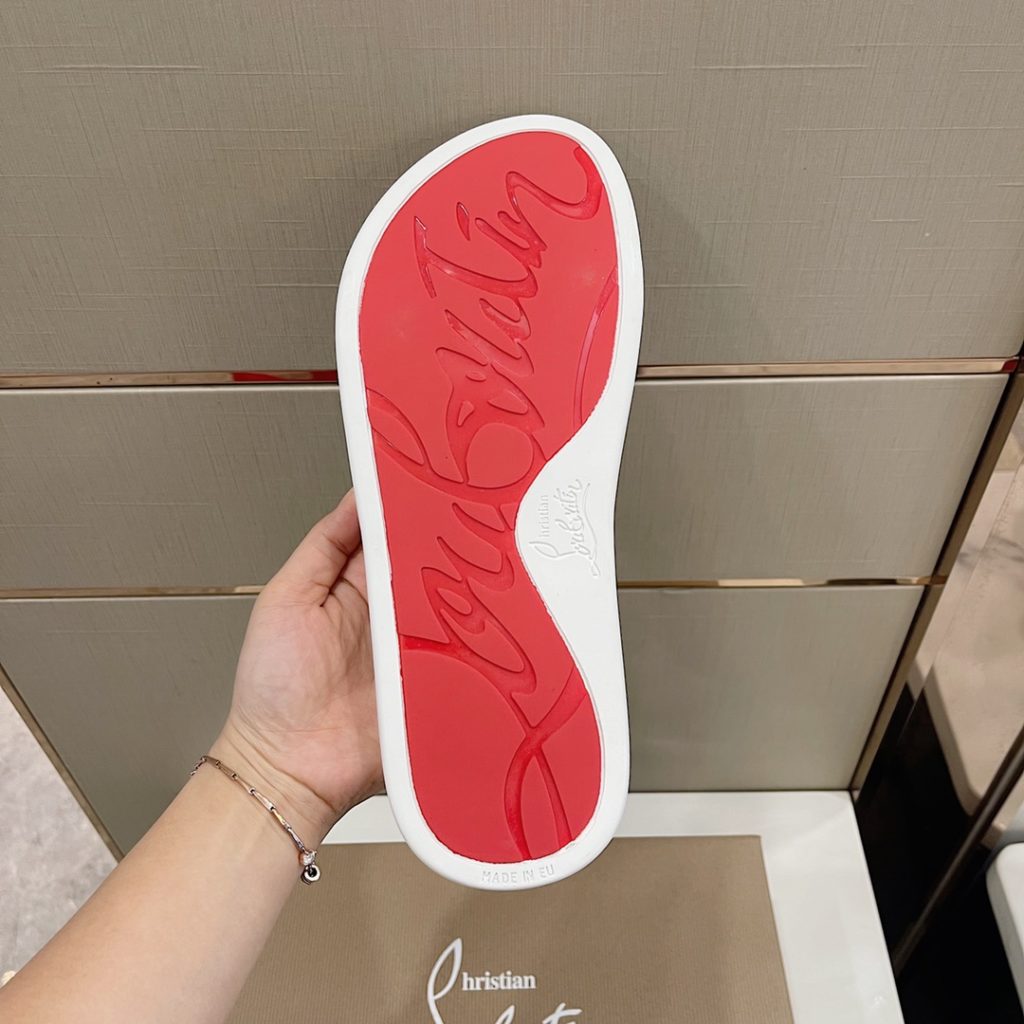 CL2023's latest model - the latest member of the men's thick sole rivet slipper nail family, is also a dazzling red sole shoe element. The embroidery on the cow leather upper is super heavy and has a texture. Original red outsole, Size: 38-45