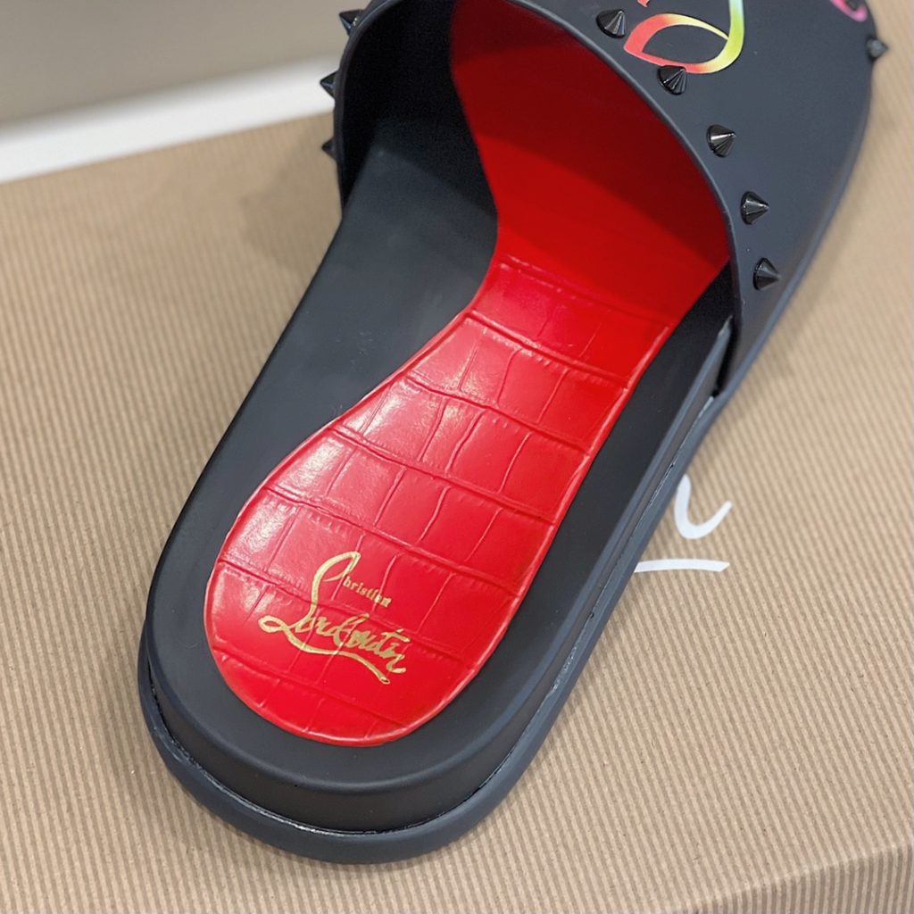 CL2023's latest model - the latest member of the men's thick sole rivet slipper nail family, is also a dazzling red sole shoe element. The embroidery on the cow leather upper is super heavy and has a texture. Original red outsole, Size: 38-45