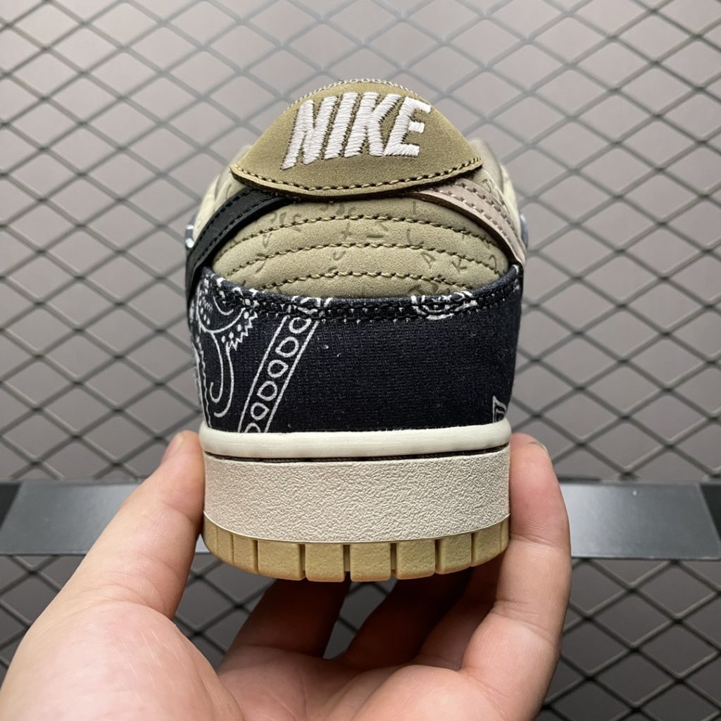 Local self fetching  original version Travis Scott x NK SB Dunk Low TS co branded limited edition board shoes CT5053-001 Cashew Flower Ceiling Quality Round N Full size supplement to the quality of the closed-eye punch produced by leading domestic head manufacturers! Famous brand, original shoe, original last board development, original leather material, original woven shipping mark, full details, in place Size: 36 36.5 37.5 38 38.5 39 40 40.5 41 42 42.5 43 44 44.5 45 46 47.5