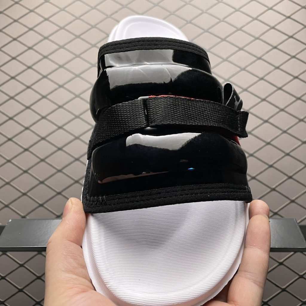 Local Made Air Jordan Super Play Slide Summer Fashion New Slippers Available in Four Colors Absolute Appearance in This Year's AJ Slippers Collection Size: 40 41 42.5 43 44 45 46 Slim Small