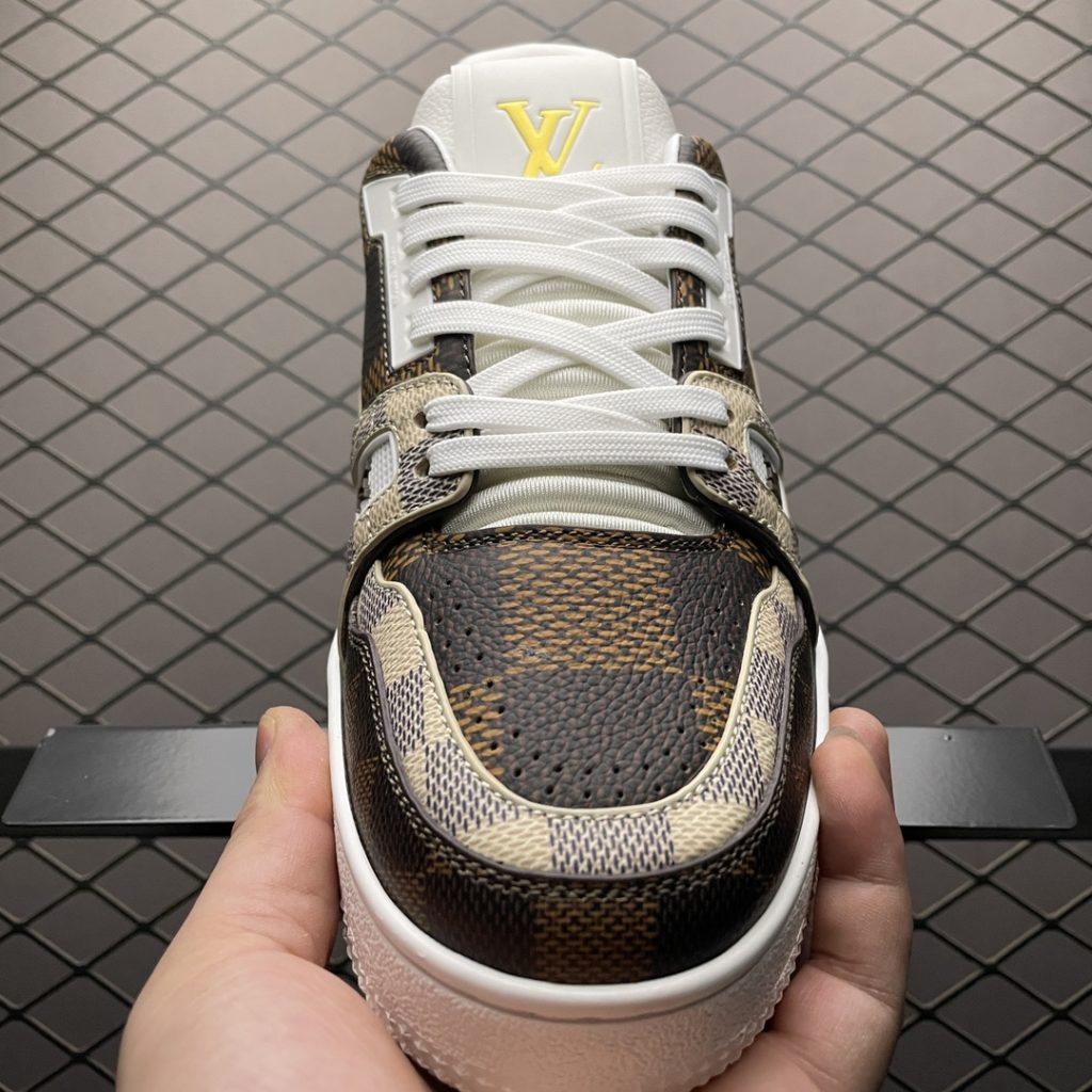 Local self fetching Louis Vuitton LV Trainer Low Top Casual Board Shoes New Version Shipped Complete Set of Packaging Perfect Last Shape Correct Card Color Empty Glue Goodyear Crafted outsole TPU Texture Comparable to Original Details Consistent with Original Size: 39 40 41 42 43 44 45